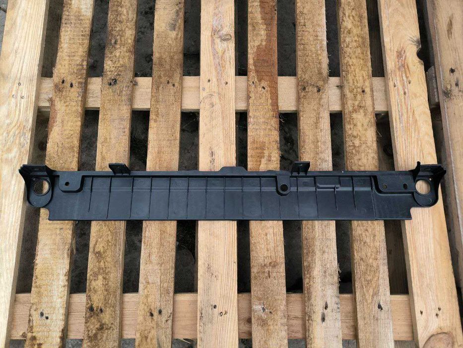 Верхнє кріплення радіатора Nissan Rogue t33 кронштейн радіаторів