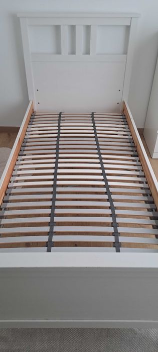 Cama solteiro cor branca c/ estrado - em muito bom estado