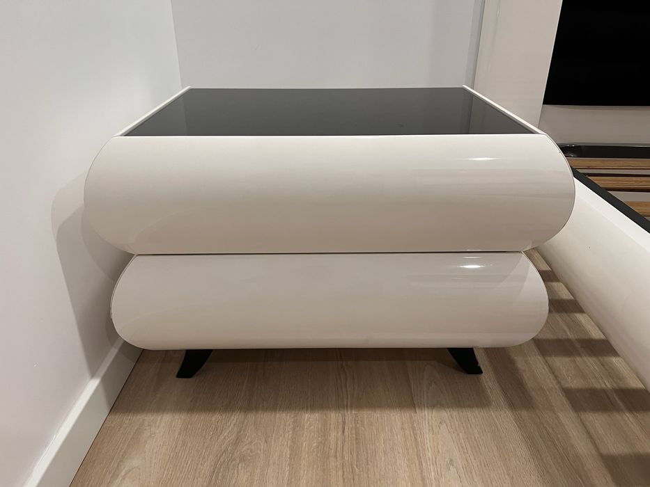 Cama casal  + 2 mesas de cabeceira | design moderno | excelente estado