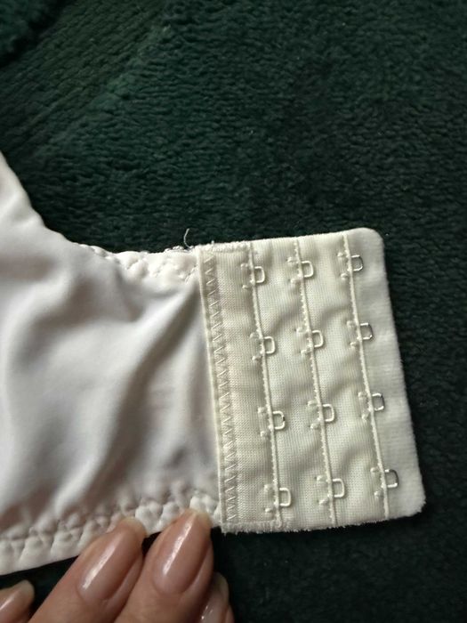 świetny duży biustonosz rozmiar 95F / ecru