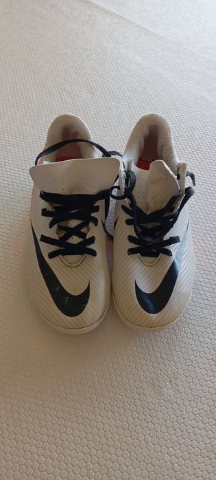 Chuteiras Nike tamanho 33