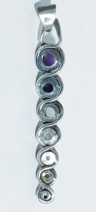 Fantasticos grandes pendentes em prata contrastada com pedras preciosa