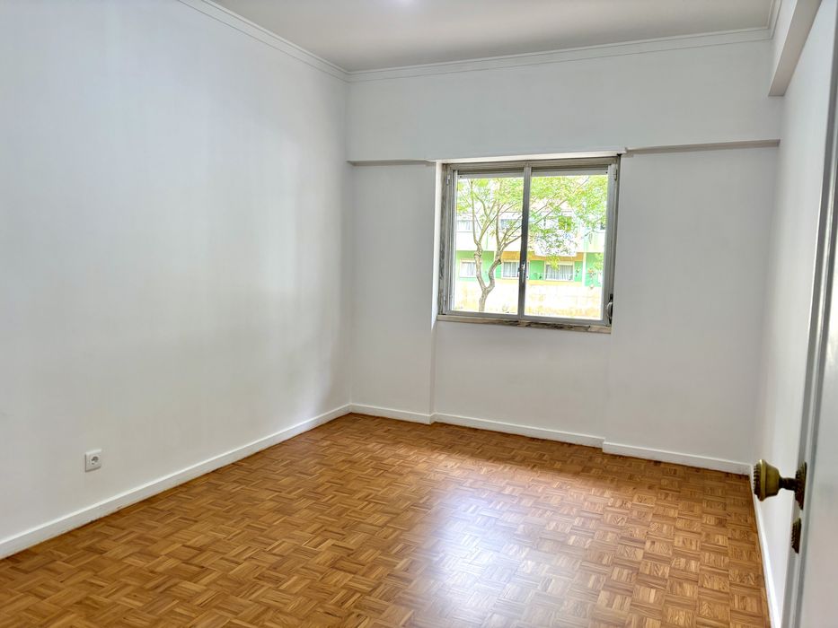 Apartamento T2 Renovado no Centro de Mem Martins