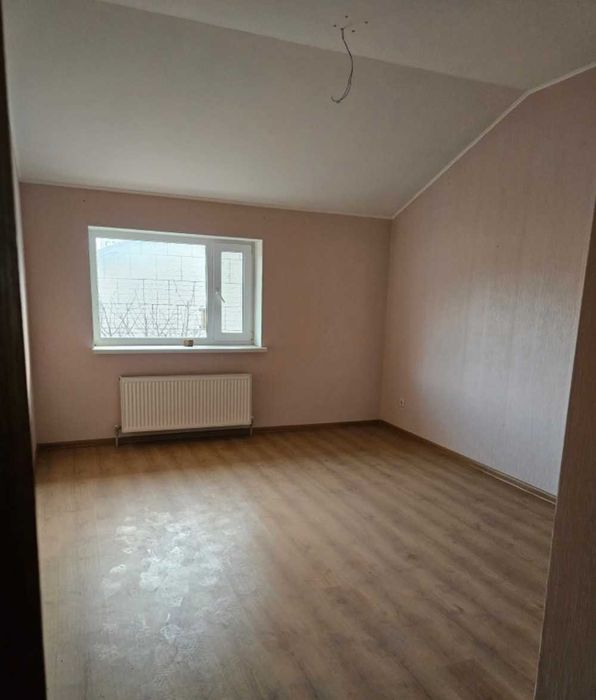 Продам дом в Совиньоне. Газовое отопление. Гараж