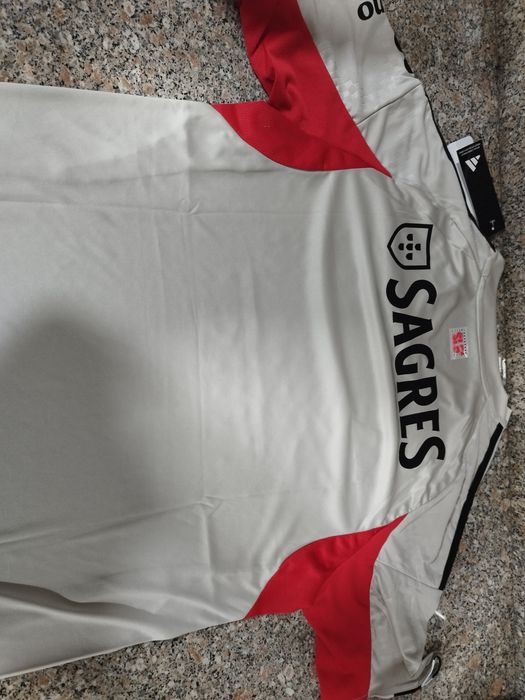 Camisola SLB para despachar