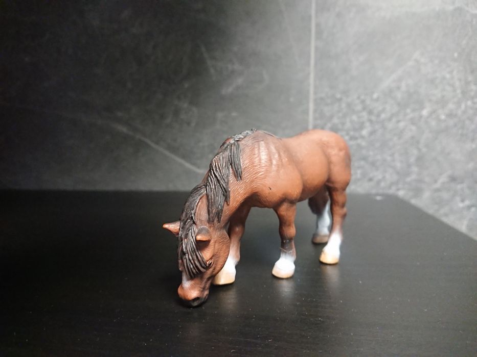 Лошадь Schleich Пасущийся пони, раритет, коллекционная фигурка