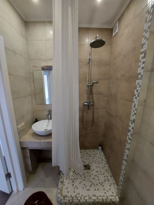 2 - кімнатна квартира. Погодинно. Подобово. ТРЦ " ЧАЙКА " Smart TV.