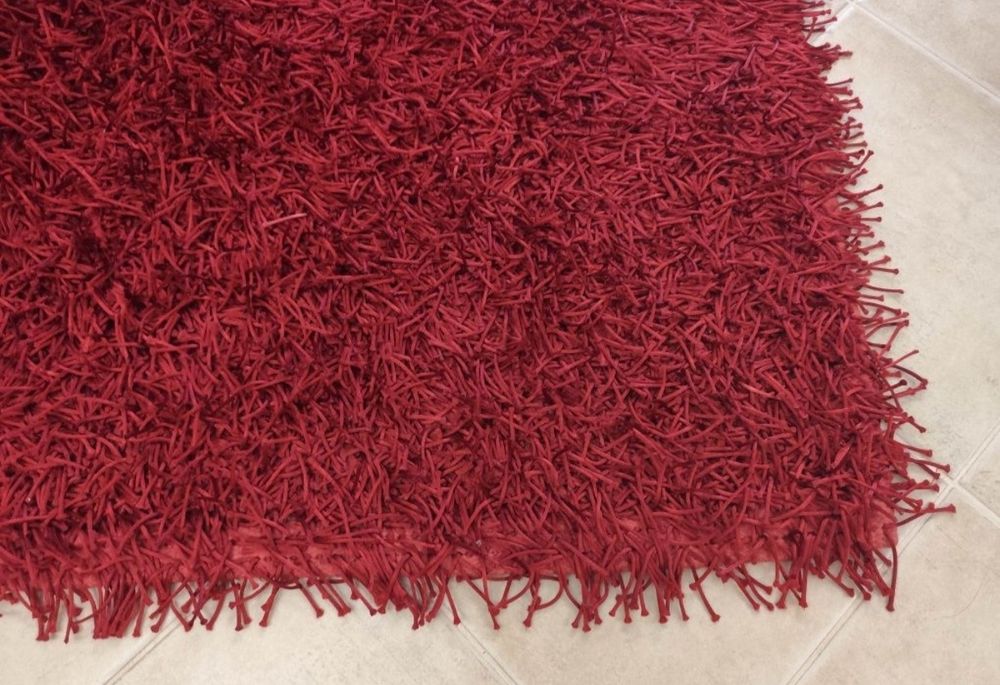 Duas carpetes bordeaux em perfeitas condições