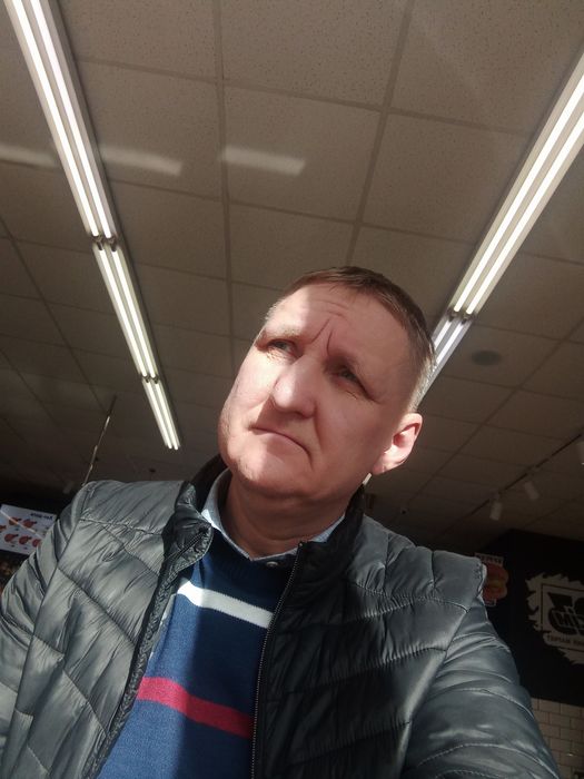шукаю гурт однодумців для гри музики і співу,бажано не очікувати чогось надзвичайного,лише цікаво  разом музицирувати.