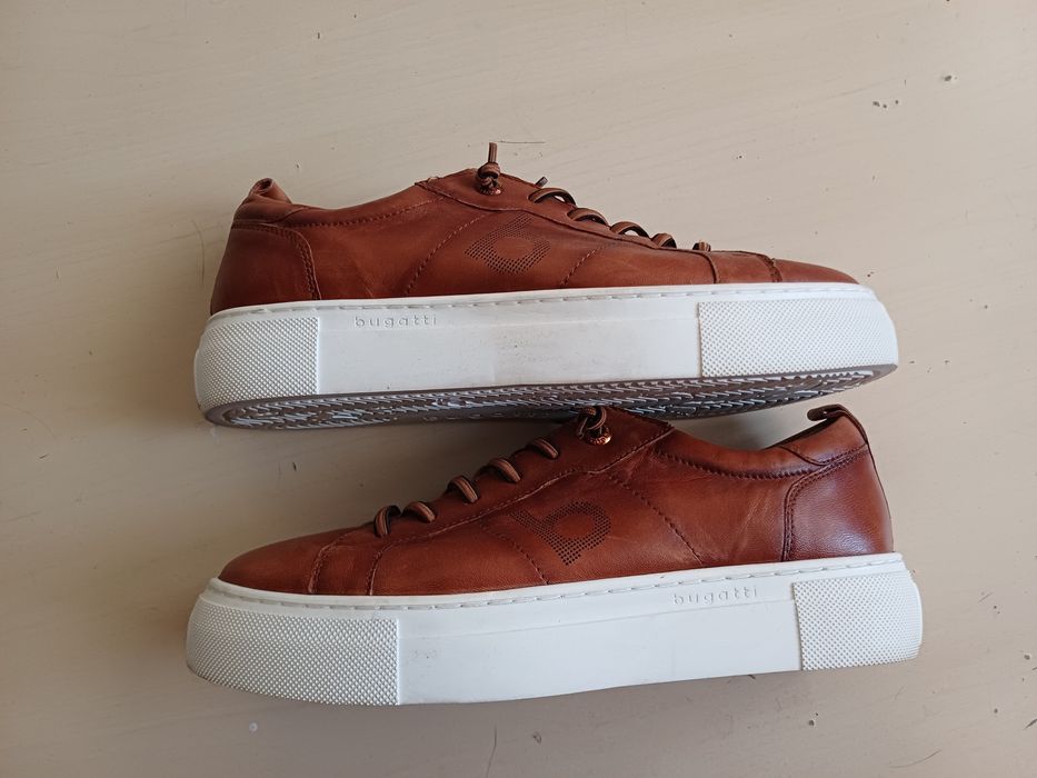 Esprit, Dockers, Guess, Bugatti  inne