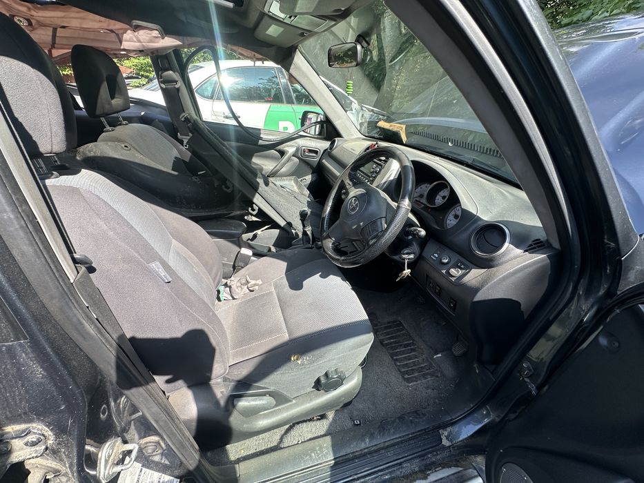 Toyota Rav 4 двигун і передня частина в відмінному стані