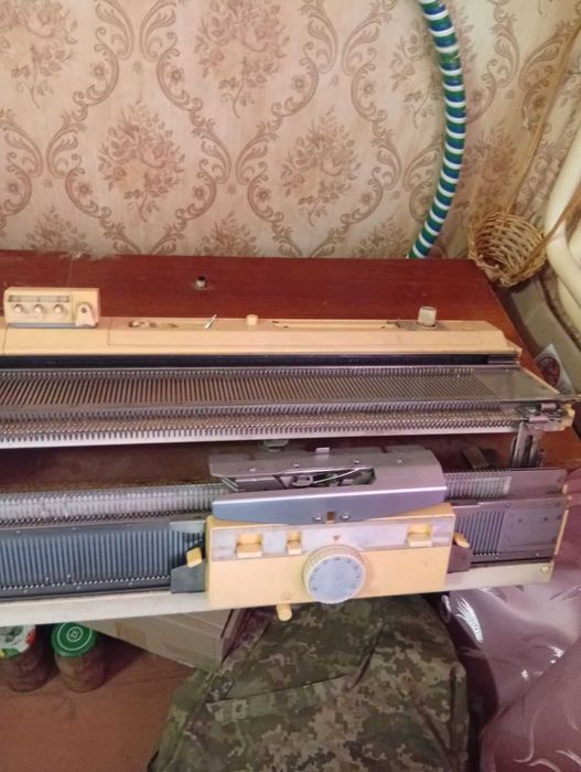Продам двох фантурну в'язальну машину виробництва Японія