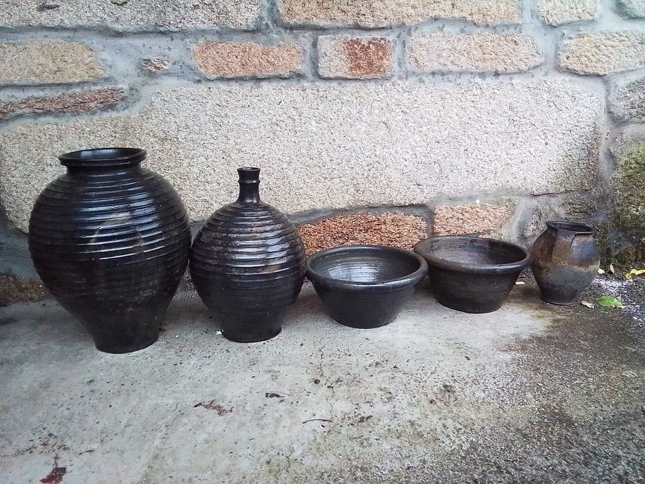 Objetos em barro preto