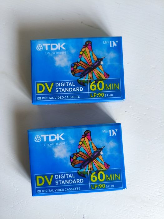 8x Dvd +r DL, 25x DVD +r, 3x CDr, 3x DVD-r DL,  1x DVD-RW, 2x miniDV