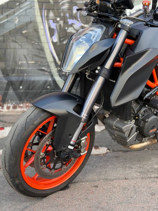 Мотоцикл KTM 1290 Super Duke R 2016 рік
