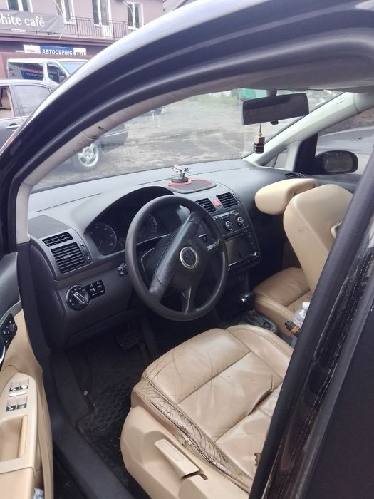 Продам Туран 2006 автомат