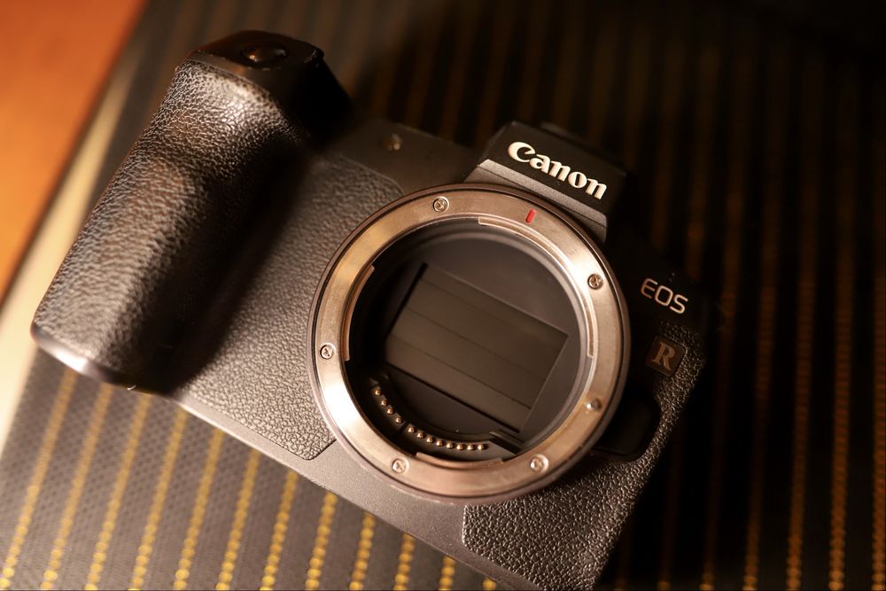 Продаю Canon EOS R