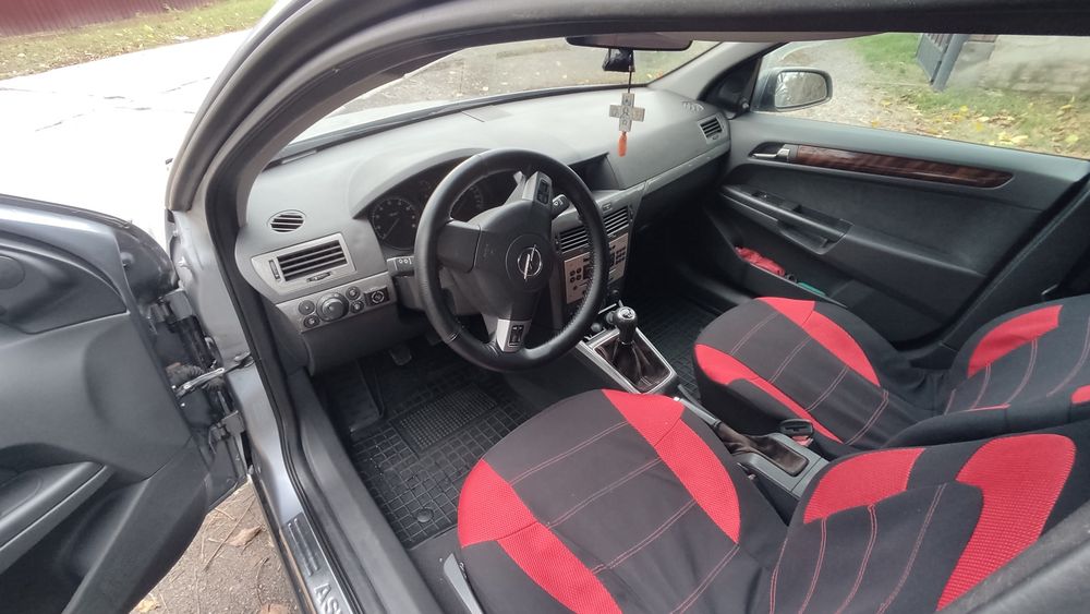 Opel Astra H 2005 рік 1,4 газ/бензин в доброму стані