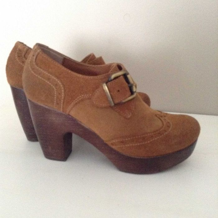 Sapatos Camurça castanhos