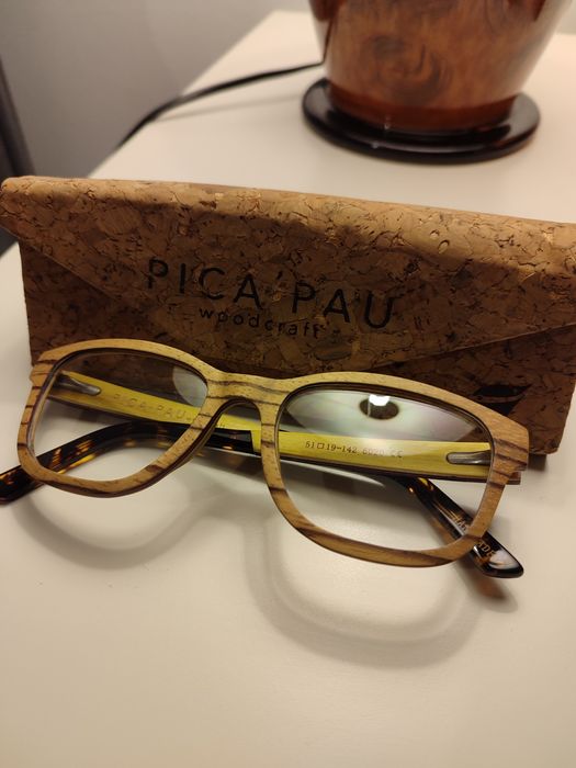 vendo óculos de madeira