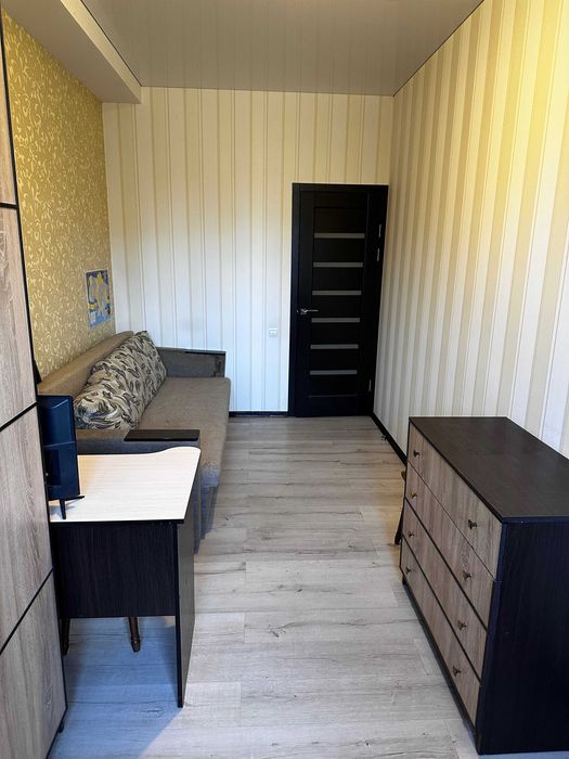 Продам 1 кімнатну гостинку вул. Георгія Тарасенка  1/4     17500 у.е.    M