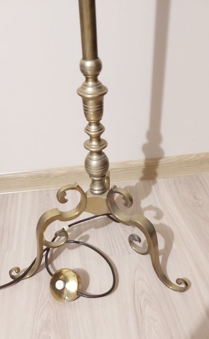 Lampa z mosiądzu wys. 170 cm  szklane klosze