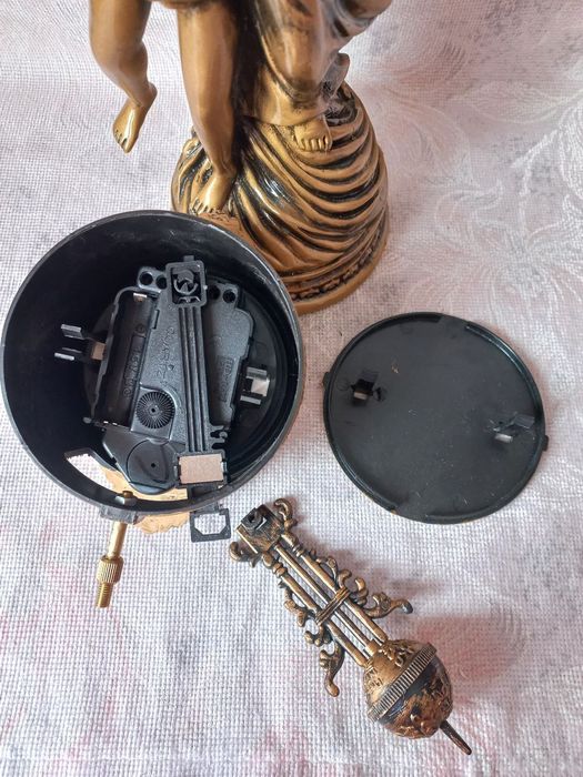 Настільний декоративний годинник