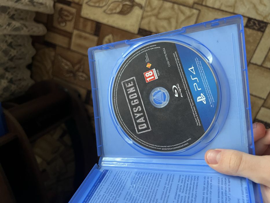 Игры для ps4 (days gone,fifa 21)