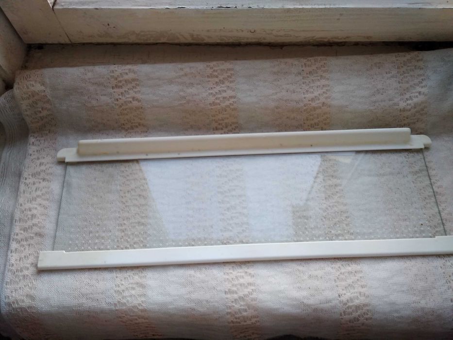 Полки  и  направляющие к холодильнику AEG  3 шт.