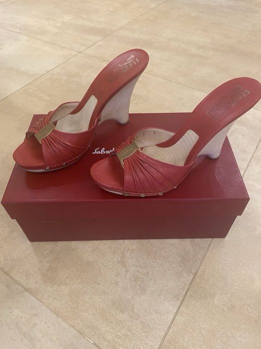 Босоножки Salvadore Ferragamo 37 размер