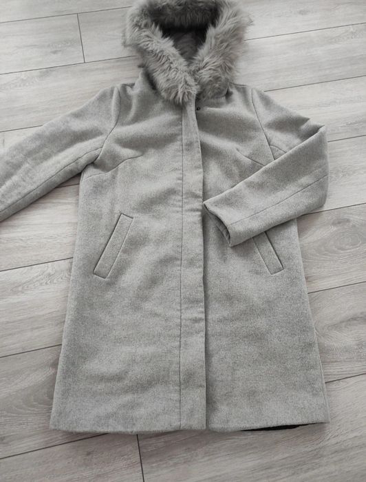 Szary damski zimowy płaszcz Carry M