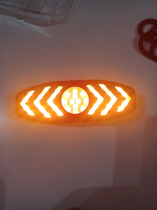 Luz traseira com piscas para bicicletas