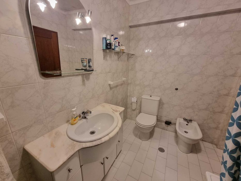 Arrenda-se T3 127 m2 2 WC garagem Sto. António Cavaleiros Loures