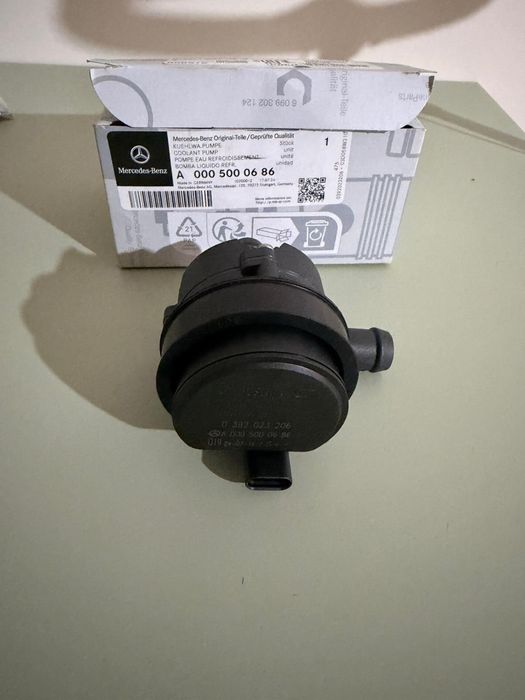 Bomba de circulação de água NOVA original Mercedes