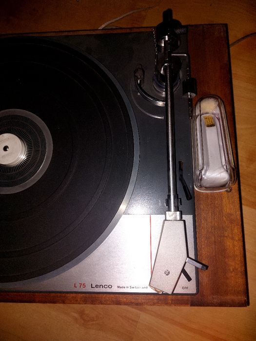 Gira discos lenco L75