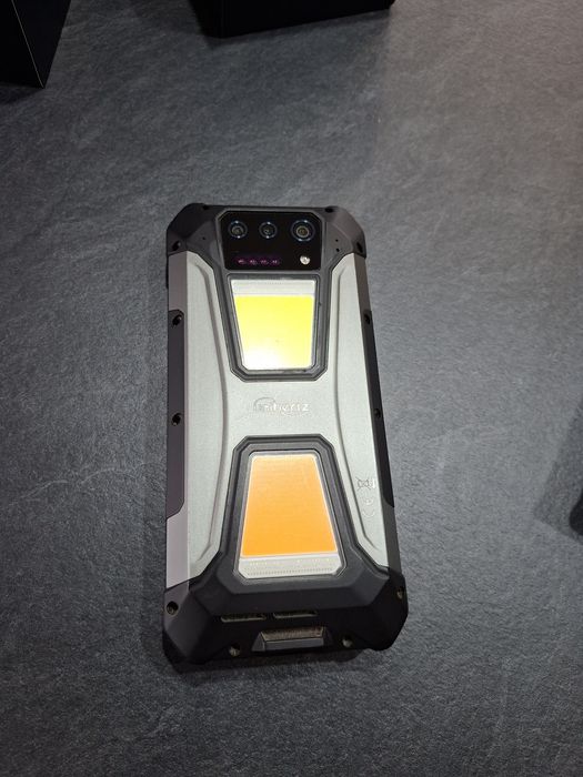 Telefon uniherz tank 2 pro