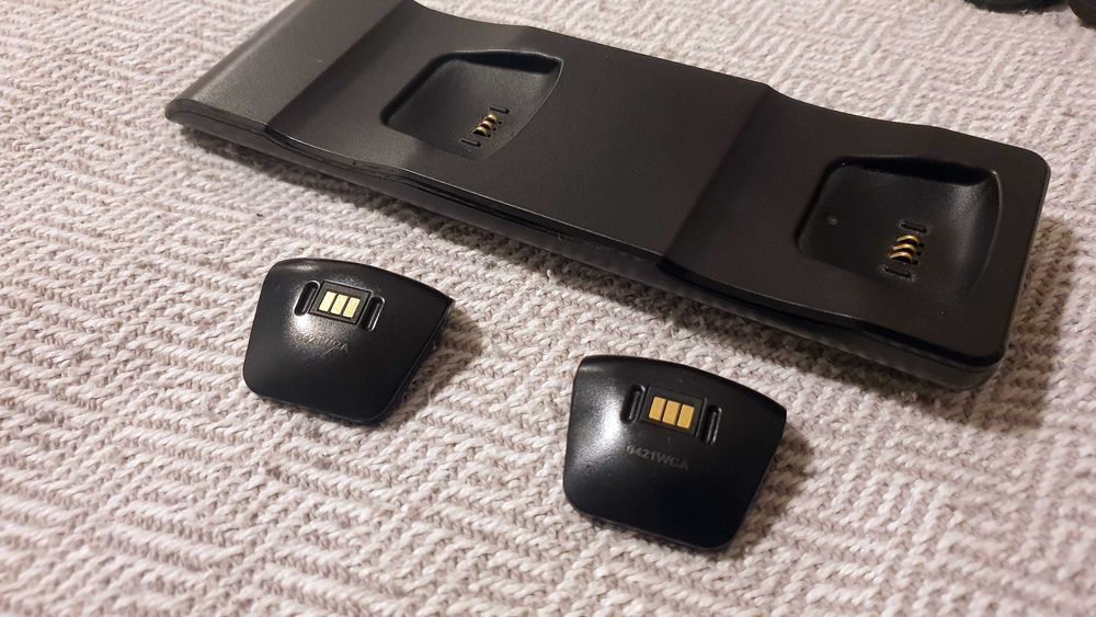 Magnetyczna stacja dokująca na 2 pady PS4 PlayStation 4