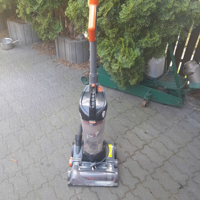 Odkurzacz pionowy cyklonowy  VAX impact 702