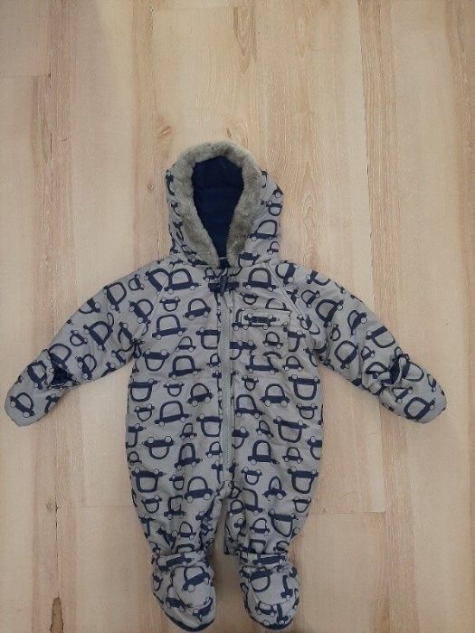 Красивый теплый комбинезон TU в машинки 6-9 мес.