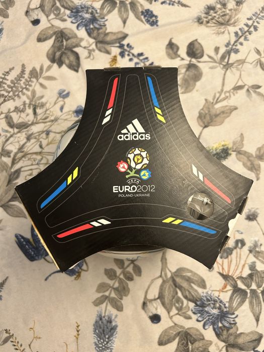 Bola Tango 12 oficial assinada pelo plantel do FCP do ano 2011/2012