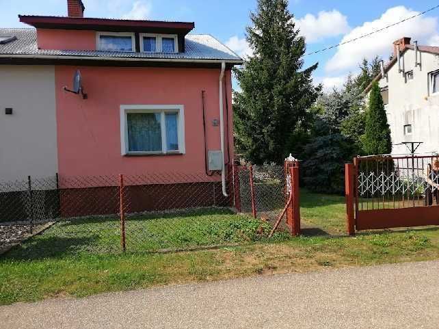 Do sprzedania pół domu w Uniszkach Zawadzkich, ok. 5 km od Mławy (dobry dojazd do miasta).