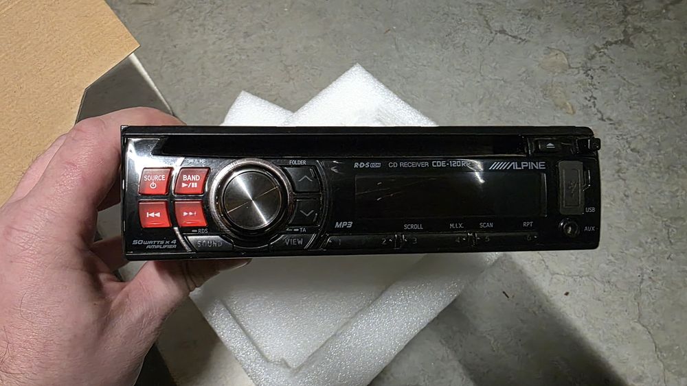 Radio Alpine CDE-120RR - bardzo dobry stan - AUX