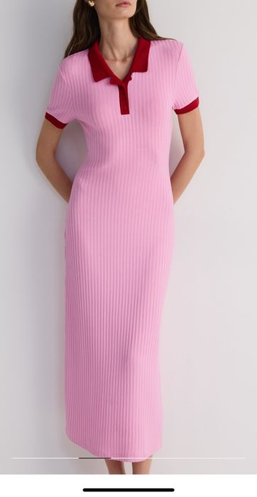 Dzianinowa Sukienka Reserved S maxi różowa z czerwonym kołnierzykiem