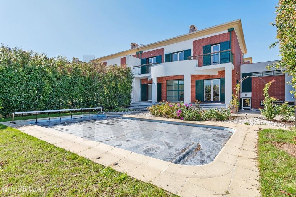 Moradia T4+2 com Jardim e Piscina para Arrendamento, junto ao Oeiras G