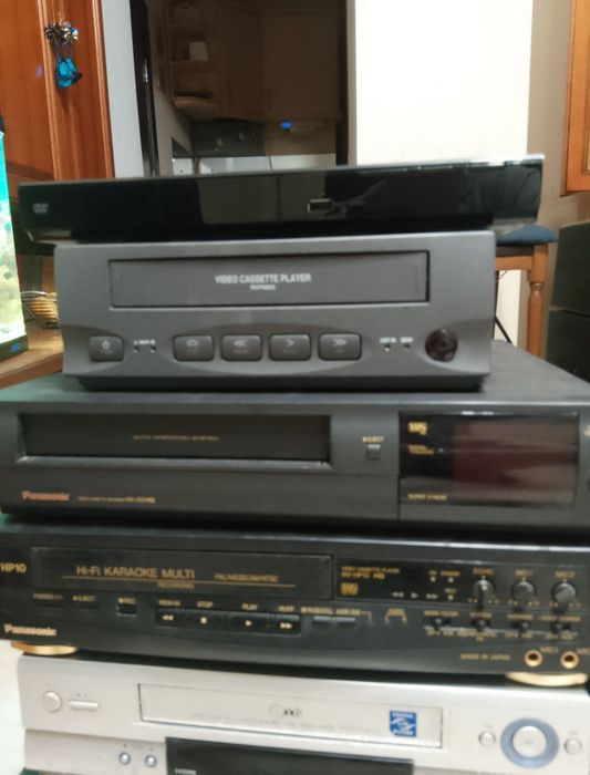 Видеомагнитофон  Panasonic.