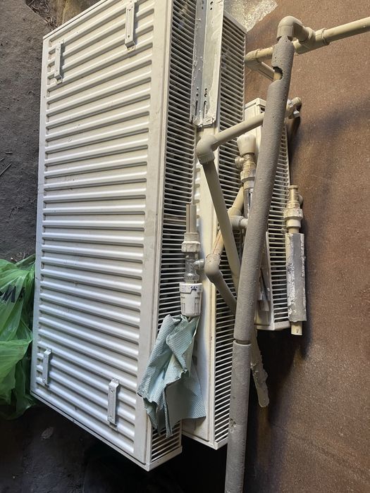 Вживані Натуральні деревяні двері різних рлзмірів, металеві батареі оп