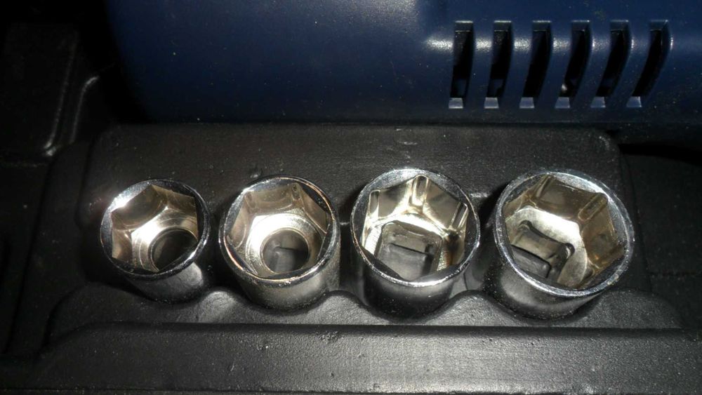 Mala com Parafusadora de impacto com inércia 12 V+ Macaco+ Triangulo