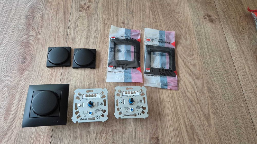 Ściemniacz przyciskowo-obrotowy LED Czarny mat DS9L.01/49 Simon54 2szt
