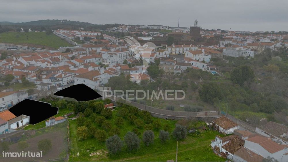 Moradia Típica Alentejana T2 + T2 com pomar no centro do Alandroal...