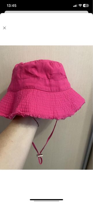 Новенькі панами малинового кольору